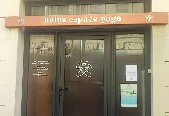 L'entrée de Holys Espace Yoga, rue Fargès