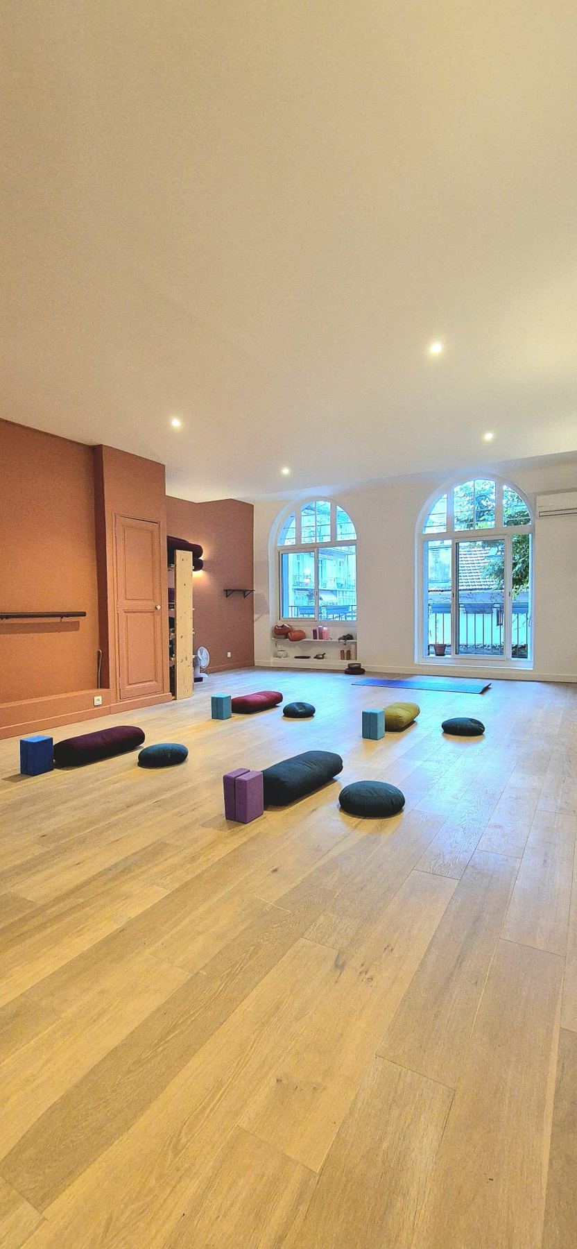 Coussins et briques prêts pour le cours